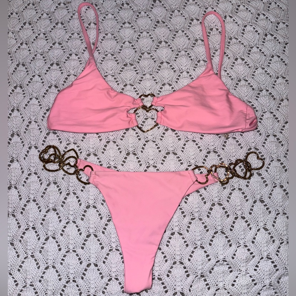 Beach bunny pink lexi bralette and skimpy bottoms